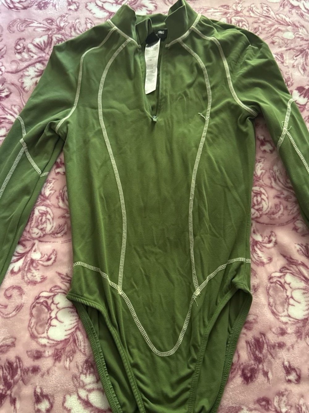 PrettyLittleThing Green Long Sleeve Zip-Front Bodysuit